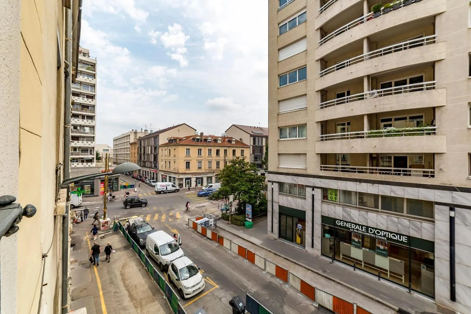 L'Absinthe Ail Apartment Villeurbanne France